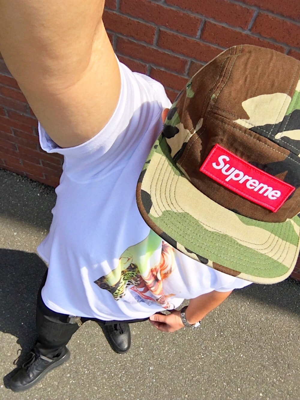 「カモフラキャップ、ケイトモス、ストリート、タグホイヤー」｜「Supreme のアイテム（キャップ、グリーン系）」を使った、NurseManさん（メンズ・175cm）の春コーディネートの1枚目の写真
