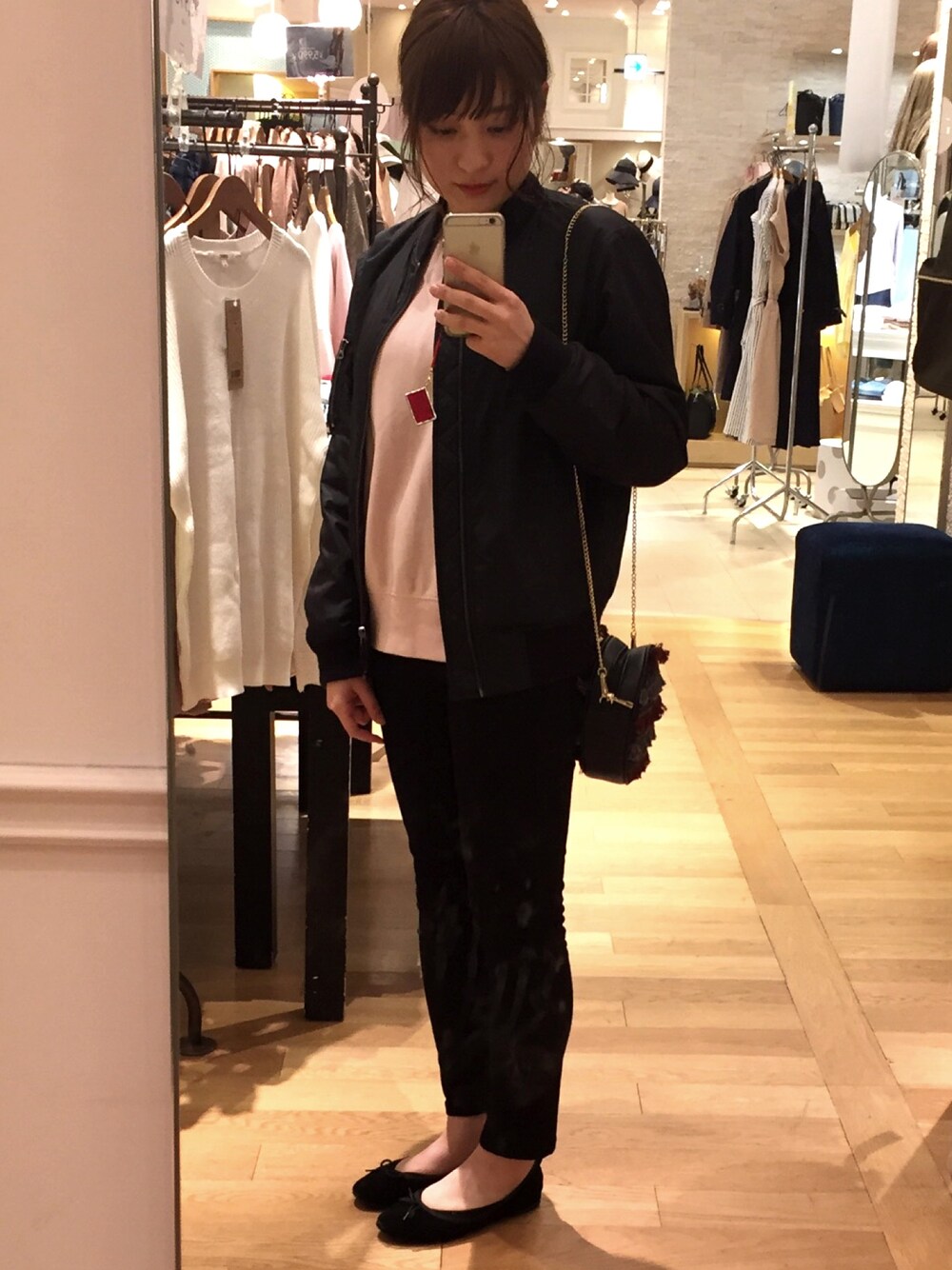 「ユニクロ、シンプルコーデ、プチプラ、黒、GU、バレエシューズ、MA-1」｜「UNIQLOのアイテム（スタジャン、ブラック系）」を使った、なかさん（レディース・160cm）の春コーディネートの1枚目の写真