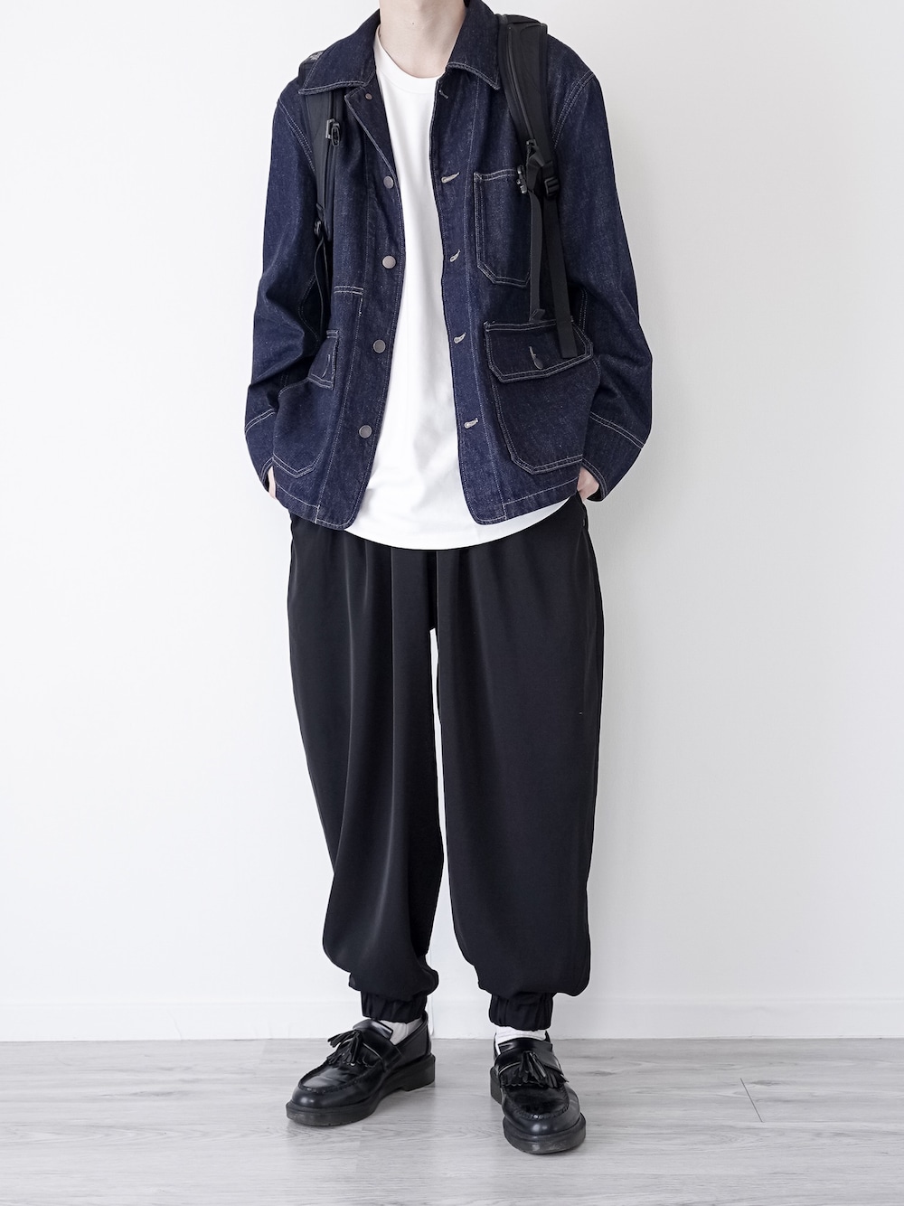「デニムジャケット、デニム、バルーンパンツ、ゆるコーデ、シンプル、ラクチンコーデ、きれいめカジュアル、秋コーデ、ユニクロユー、KUUUPY」｜「UNIQLOのアイテム（ジャケット/アウター、ブルー系）」を使った、ぴたんさん（メンズ・173cm）の秋コーディネートの1枚目の写真