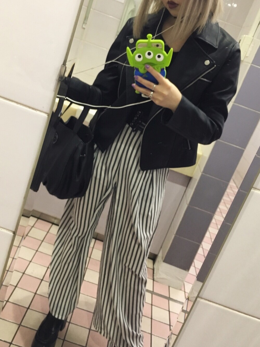 「RESEXXYのフェイクレザーダブルライダース（ライダースジャケット、ブラック系）」を使った、Maliceさん（レディース・155cm）の春コーディネートの1枚目の写真