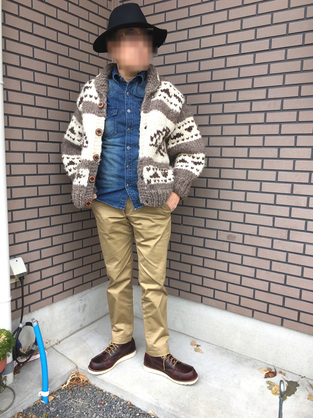 「ツバ広ハット、カウチンセーター、カウチンニット、おしゃれさんと繋がりたい、チノパンツ、ウエスタンシャツ」｜「DETAILSの中折れハット（ハット、ブラック系）」を使った、Yukioさん（メンズ・173cm）の冬コーディネートの1枚目の写真