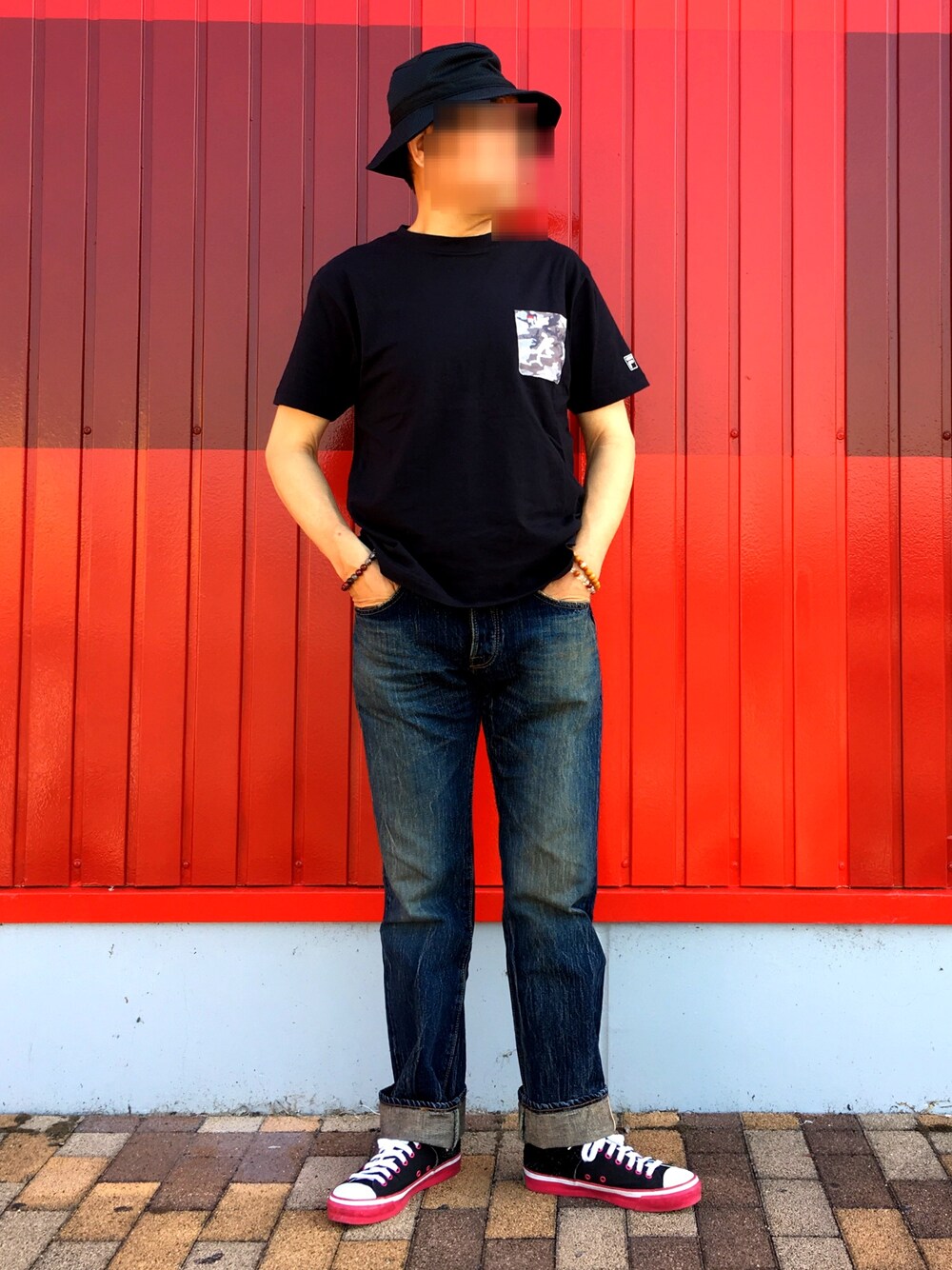 「おしゃれさんと繋がりたい、ポケットＴシャツ、ビンテージデニム、PF-FLYERS、フィラ、今日は暑くなるみたいだから半袖」｜「mont-bellのアイテム（ハット、ブラック系）」を使った、Yukioさん（メンズ・173cm）の春コーディネートの1枚目の写真
