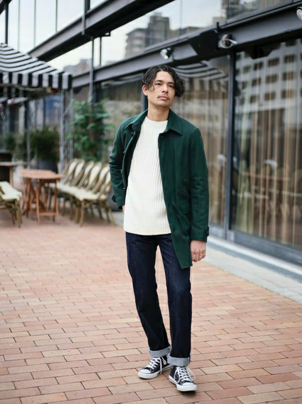 「ニット、デニム、シンプル、Denime、ジーンズ、アメカジ、ステンカラーコート、denim、ラフ、冬」｜「Denimeのメルトンステンカラーコート（ステンカラーコート、グリーン系）」を使った、DenimeWebStoreさん（メンズ・173cm）の冬コーディネートの1枚目の写真