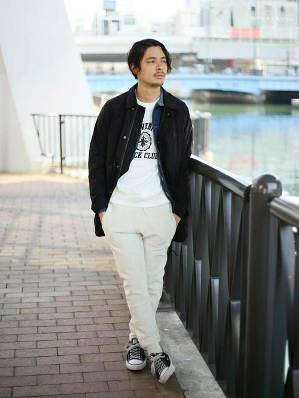 「スウェット、デニム、ミリタリー、シンプル、Denime、アメカジ、チャンピオン、スエット、ドゥニーム、シャツスタイル」｜「Denimeのグランテックスモッズコート（ミリタリージャケット、ブラック系）」を使った、DenimeWebStoreさん（メンズ・173cm）の冬コーディネートの1枚目の写真