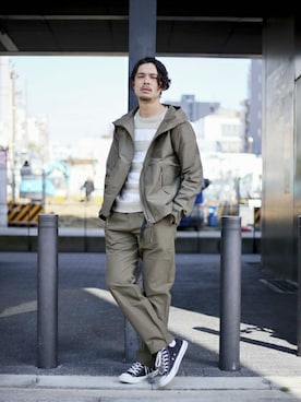 「アイテム（マウンテンパーカー、グリーン系）」を使った、DenimeWebStoreさん（メンズ・175cm）の冬コーディネート