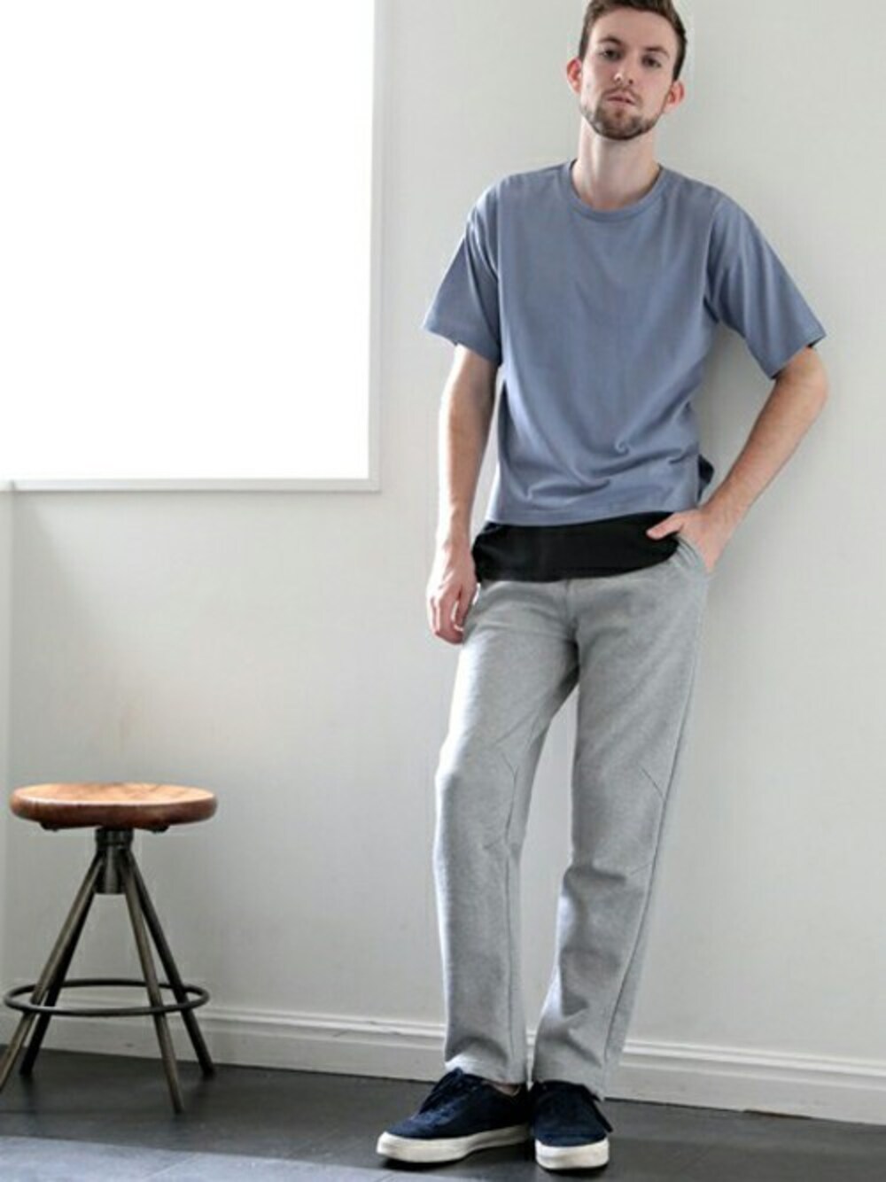 「スウェットパンツ、Denime、ロング丈、タンクトップ、サイドスリット、DENIME THE STORE」｜「DenimeのサイドスリットビッグTシャツ（Tシャツ/カットソー、ブルー系）」を使った、DenimeWebStoreさん（メンズ・184cm）の夏コーディネートの1枚目の写真