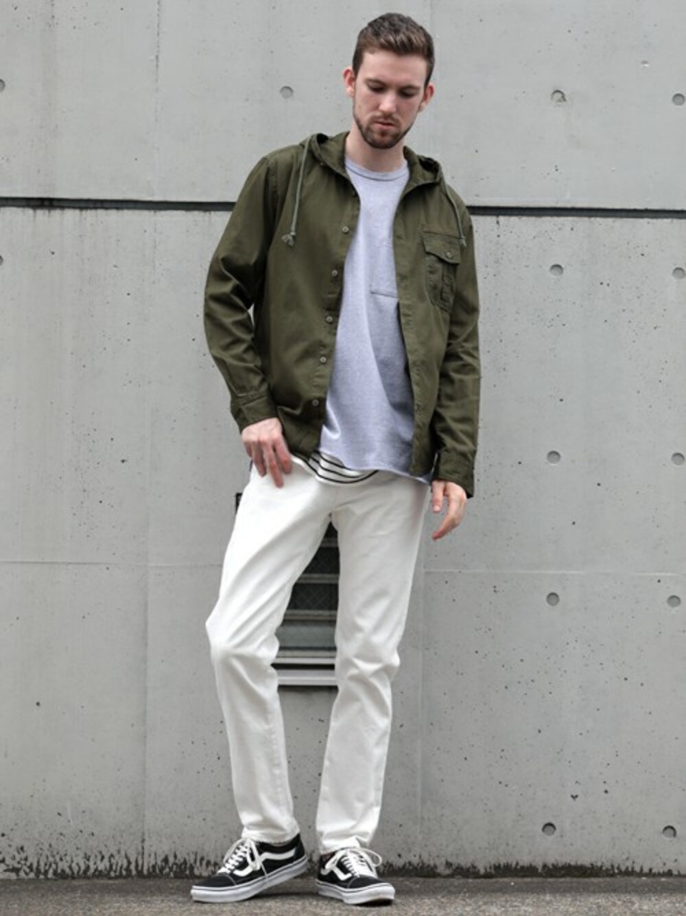 「Denimeのツイルフードミリタリーシャツ（シャツ/ブラウス、グリーン系）」を使った、DenimeWebStoreさん（メンズ・184cm）の秋コーディネートの1枚目の写真