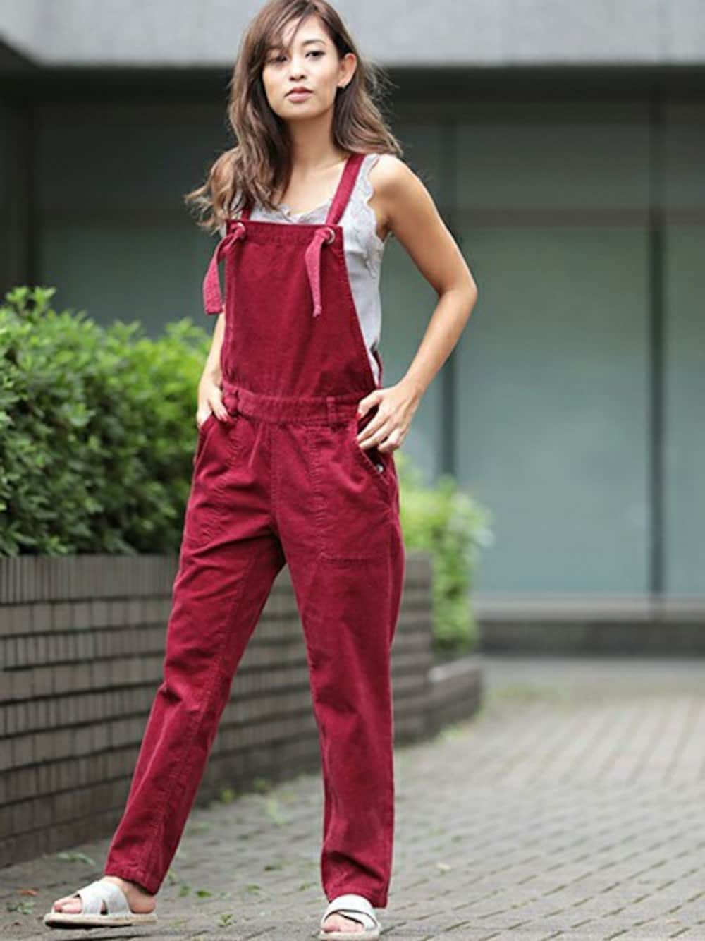 「コーデュロイ、Denime、サロペット、レース、ワインレッド、タンクトップ、ドゥニーム、DENIME THE STORE」｜「Denimeのスカシレースラップタンク（タンクトップ、グレー系）」を使った、DenimeWebStoreさん（メンズ・160cm）の秋コーディネートの1枚目の写真