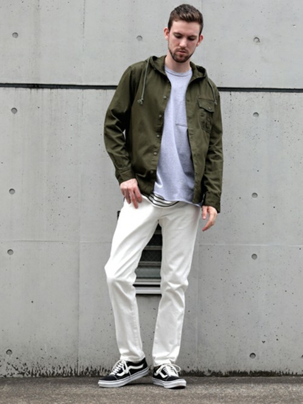 「デニム、VANS、Denime、ホワイトデニム、ミリタリーシャツ、DENIME THE STORE」｜「Denimeのツイルフードミリタリーシャツ（シャツ/ブラウス、グリーン系）」を使った、DenimeWebStoreさん（メンズ・184cm）の秋コーディネートの1枚目の写真