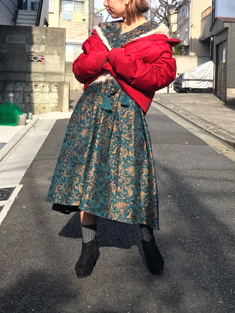 「冬コーデ、ワンピース、ダウンジャケット」｜「ROSE BUDの(B.B)70306-51FK（ワンピース、グリーン系）」を使った、S'Yさん（レディース・155cm）の冬コーディネートの1枚目の写真