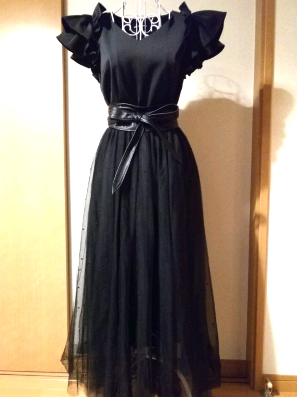 「シンプルコーデ、おしゃれさんと繋がりたい、きれいめカジュアル、夏コーデ、フリル、レース」｜「eimy istoireのアイテム（Tシャツ/カットソー、ブラック系）」を使った、( ᐛ👐)パァさん（レディース・167cm）の春コーディネートの1枚目の写真