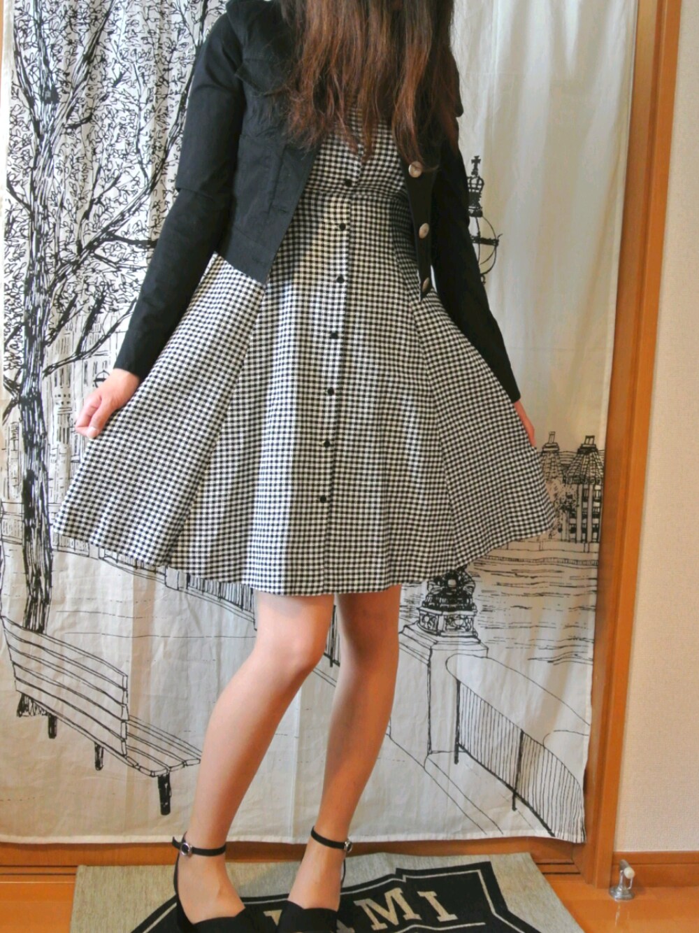 「大人コーデ、モノトーンコーデ、ワンピース、チェック、おしゃれさんと繋がりたい」｜「BURBERRYのアイテム（ノーカラージャケット、ブラック系）」を使った、( ᐛ👐)パァさん（レディース・167cm）の春コーディネートの1枚目の写真