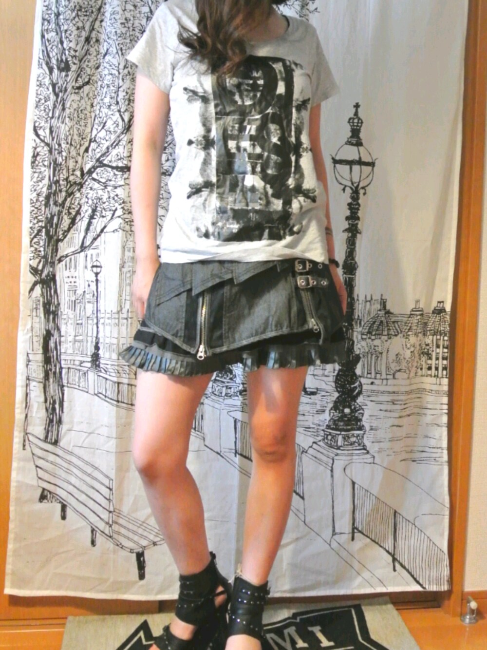 「シンプル、休日スタイル、おしゃれさんと繋がりたい、春夏コーデ」｜「DIESELのアイテム（Tシャツ/カットソー、グレー系）」を使った、( ᐛ👐)パァさん（レディース・167cm）の春コーディネートの1枚目の写真
