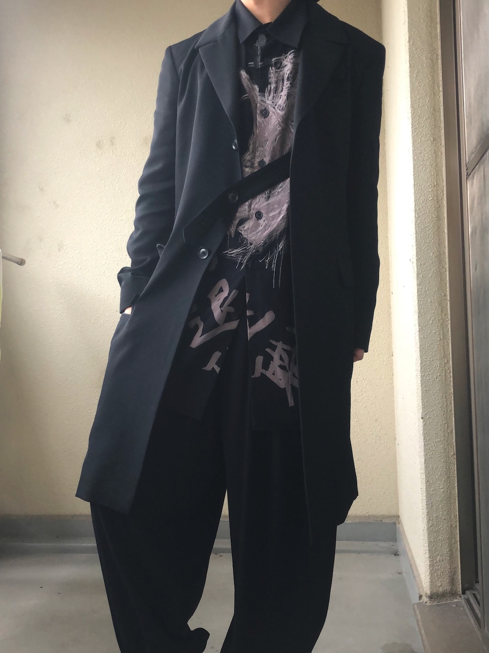 「休日スタイル、シンプルコーデ、yohjiyamamoto、ヨウジヤマモト、オールブラック、低身長、いいね、save、フォローお願いします🤑、大人コーデ」｜「Yohji Yamamotoのアイテム（その他アウター、ブラック系）」を使った、k A i S e Iさん（メンズ・171cm）の春コーディネートの1枚目の写真