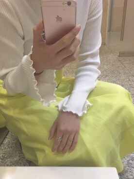 「LOWRYS FARM（ローリーズファーム）のリブメロープルオーバー 806421（Tシャツ/カットソー、ホワイト系）」を使った、krmさん（レディース・163cm）の冬コーディネート
