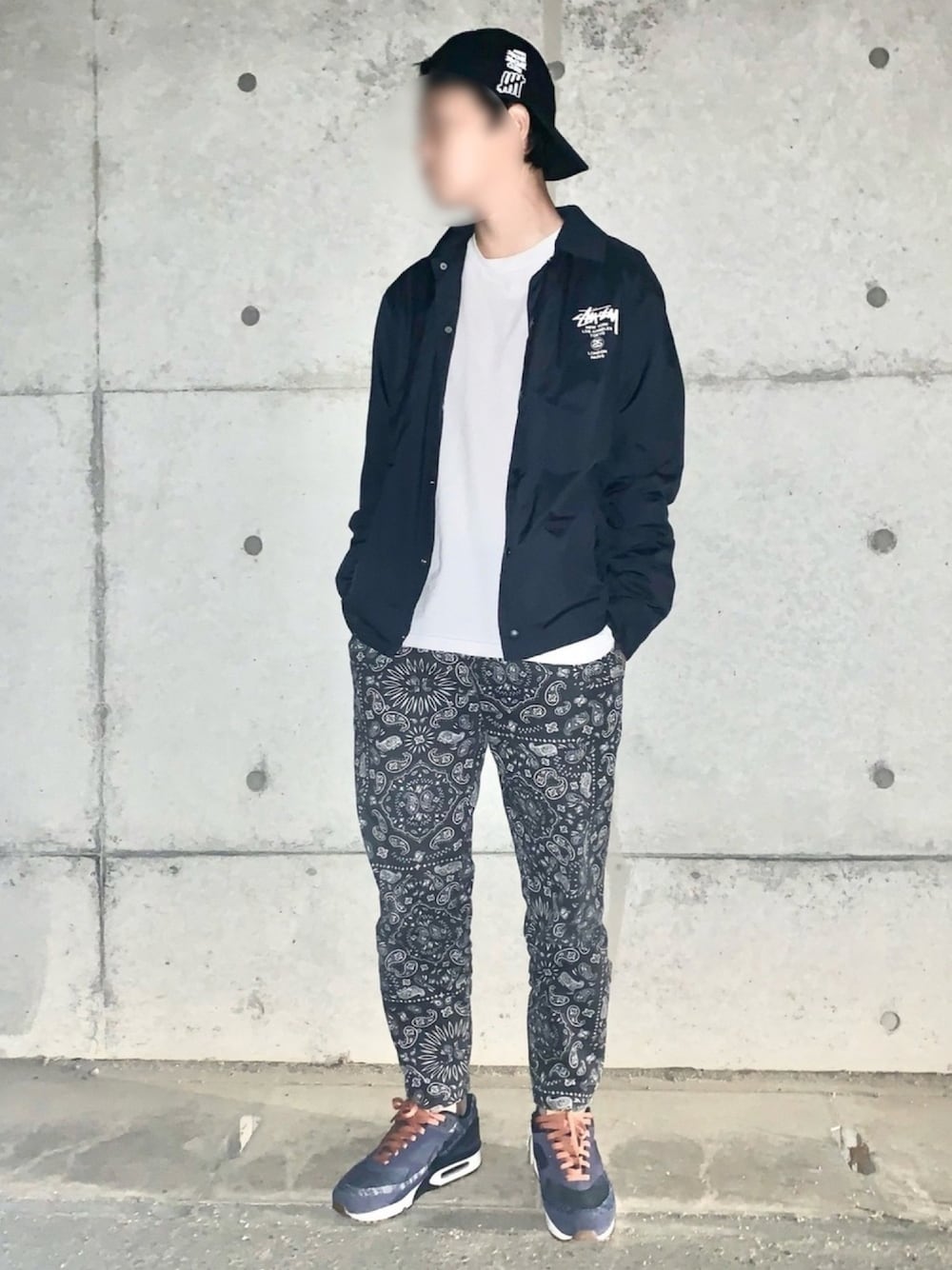 「コーチジャケット、ペイズリー、シェフパンツ、ストリート、スニーカー、NIKE、キャップ」｜「ANTI SOCIAL SOCIAL CLUBのアイテム（キャップ、ブラック系）」を使った、𝕐𝕦𝕦𝕜𝕚.🥀さん（メンズ・172cm）の秋コーディネートの1枚目の写真