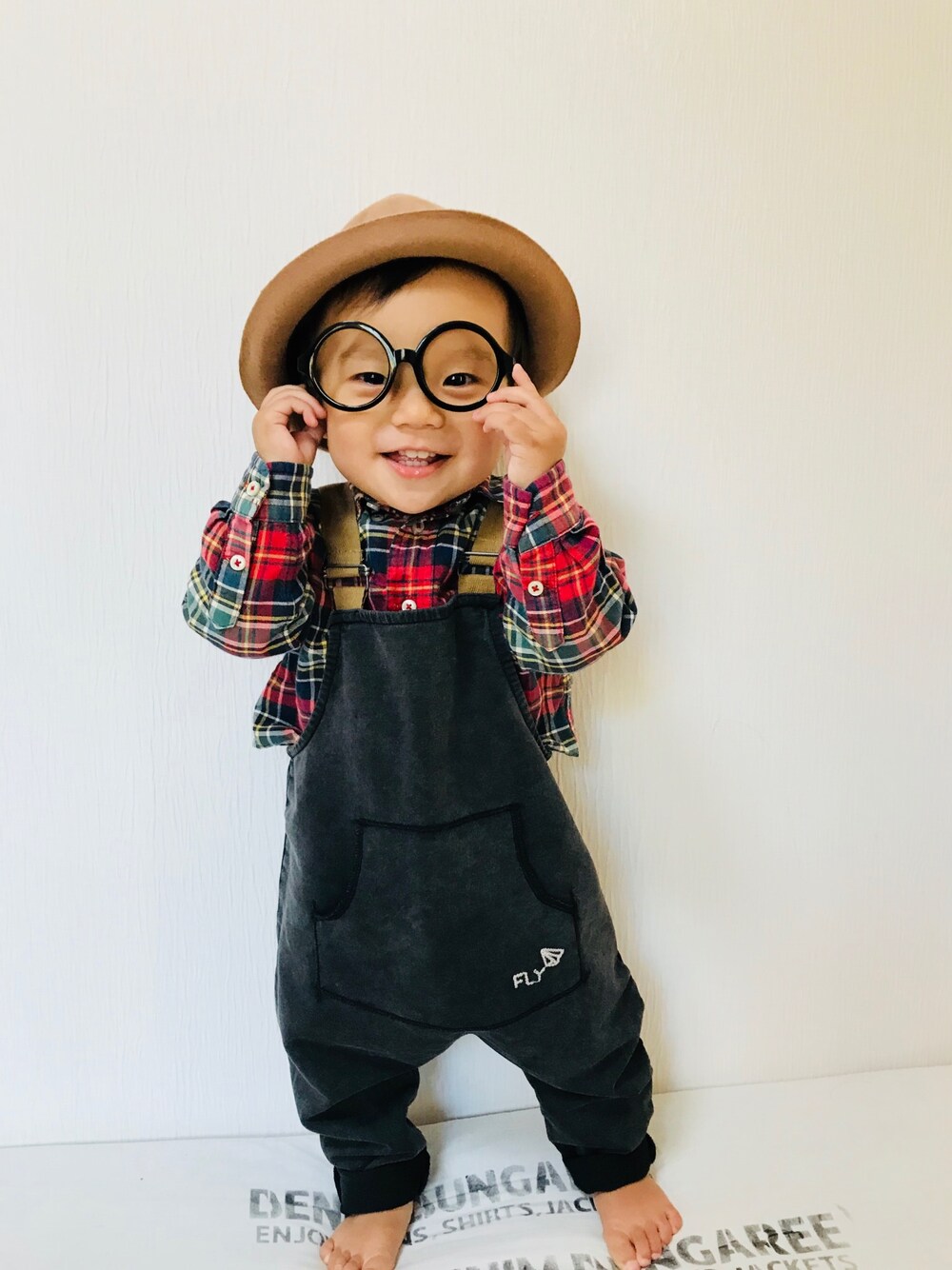「春、キッズコーデ、キッズファッション」｜「ZARA KIDSのアイテム（サロペット/オーバーオール、ブラック系）」を使った、Erika Azechiさん（キッズ・80cm）の春コーディネートの1枚目の写真