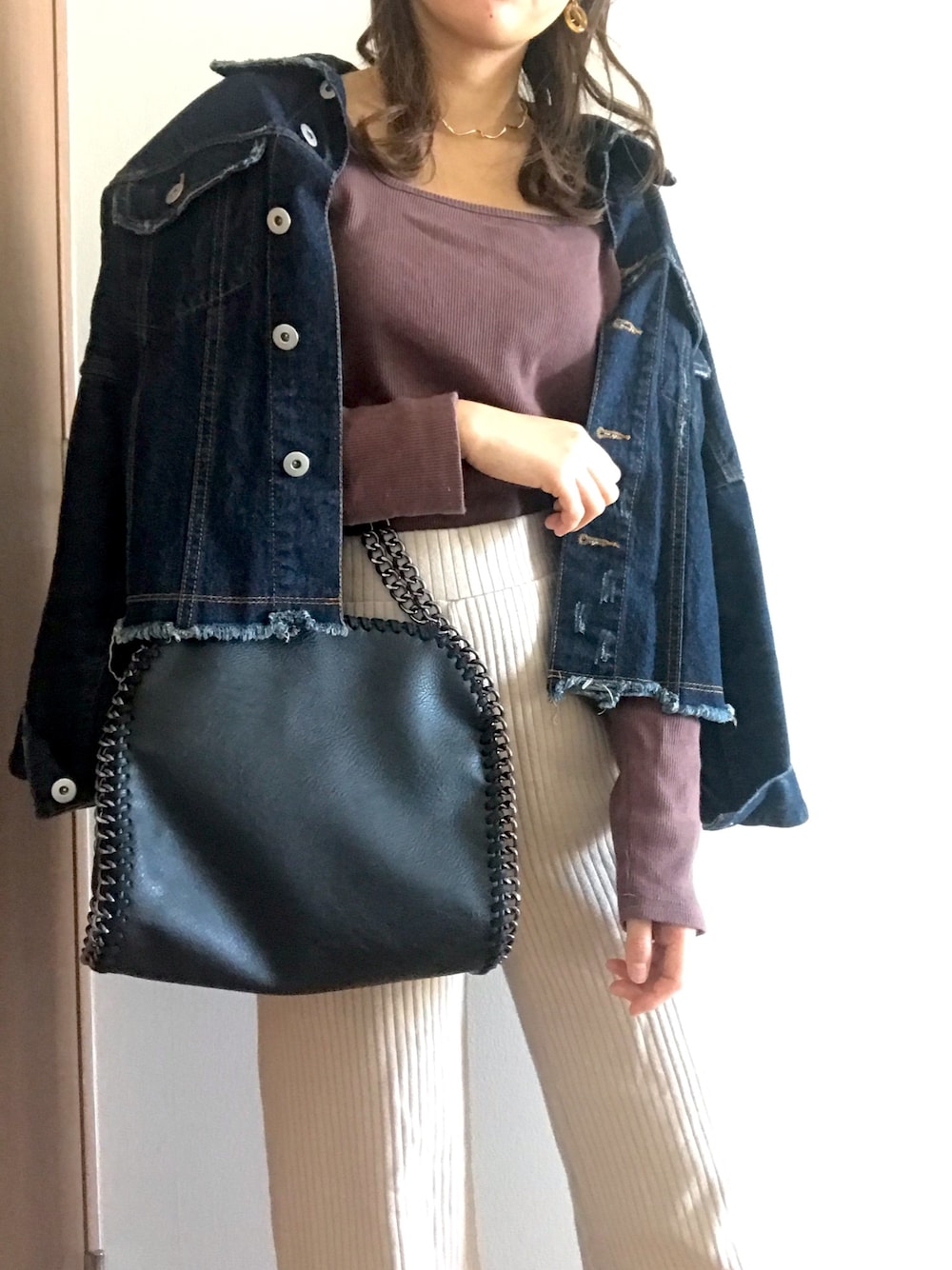 「秋コーデ、ブラウンコーデ、ベージュコーデ、ラテカラー、ニットパンツ、ユニクロ、ゆるコーデ、秋のコーデ、今日のコーデ」｜「archivesのスクエアロンT（Tシャツ/カットソー、ブラウン系）」を使った、Riさん（レディース・157cm）の秋コーディネートの1枚目の写真