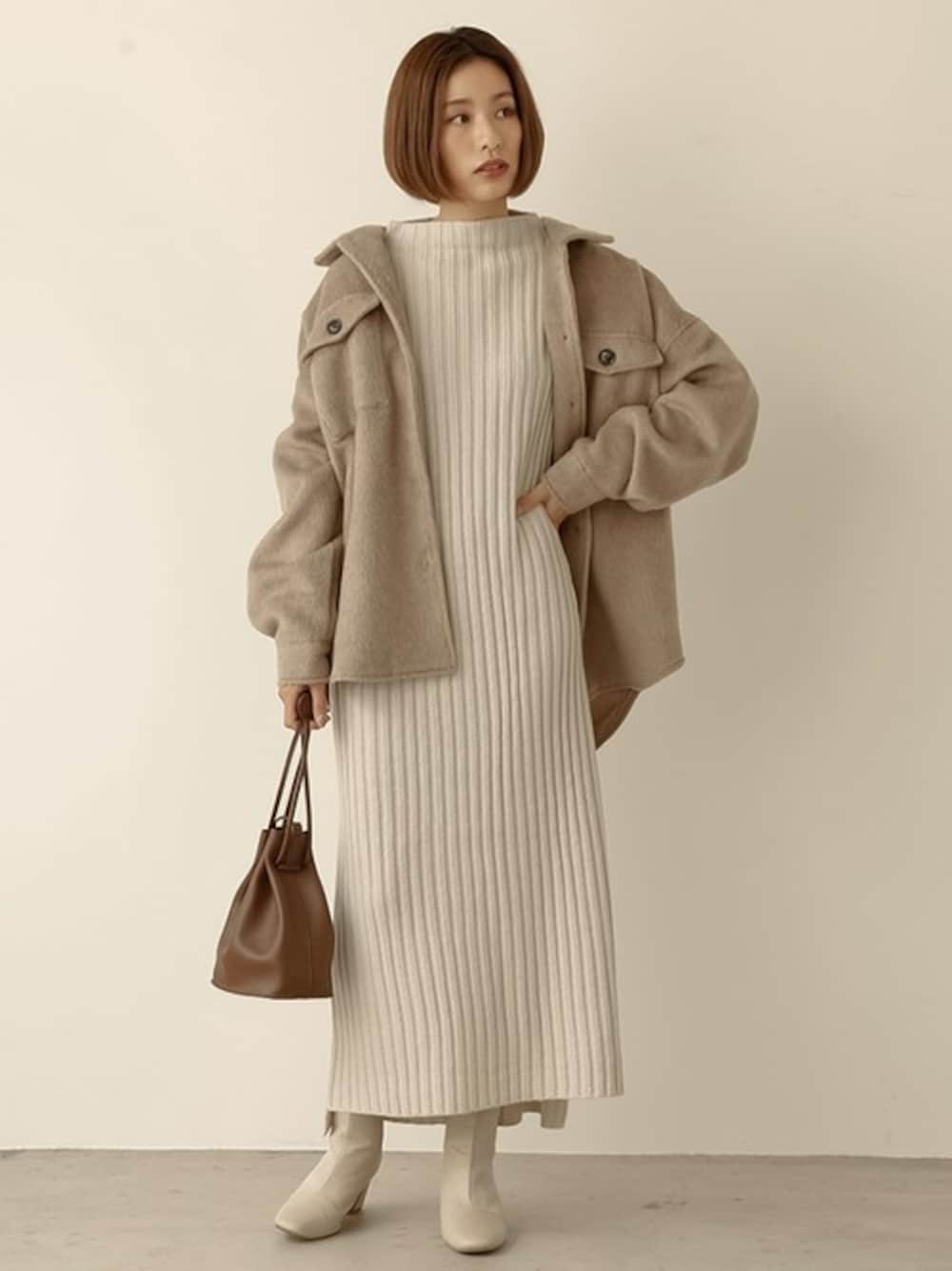 「ビッグシルエット、ショートブーツ、冬コーデ、ニットワンピース、オーバーサイズ、CPOジャケット、巾着バッグ、リエディ、ReEDIT、リエディ(Re:EDIT)」｜「Re:EDITの杢シャギーオーバーサイズCPOジャケット（その他アウター、ベージュ系）」を使った、reedit_officialさん（レディース・162cm）の秋コーディネートの1枚目の写真