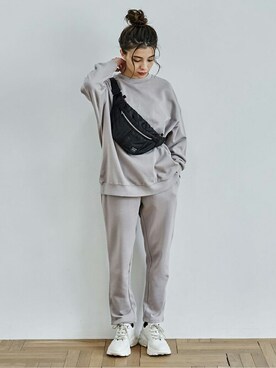 「リエディ」｜「アイテム（スウェット）」を使った、reedit_officialさん（レディース・162cm）の春コーディネート