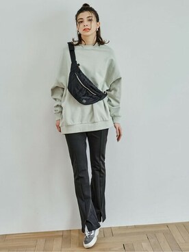 「リエディ」｜「アイテム（スウェット）」を使った、reedit_officialさん（レディース・162cm）の春コーディネート