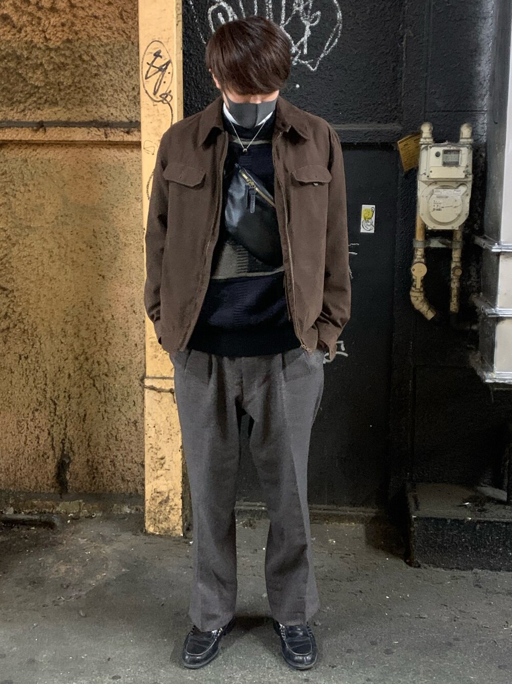 「春、古着、古着MIX、古着コーデ、古着好きな人と繋がりたい、ローファー、ローファー×靴下」｜「UNIQLOのヒートテックタートルネックT（9分袖）（その他トップス、ホワイト系）」を使った、KENJIさん（メンズ・180cm）の春コーディネートの1枚目の写真