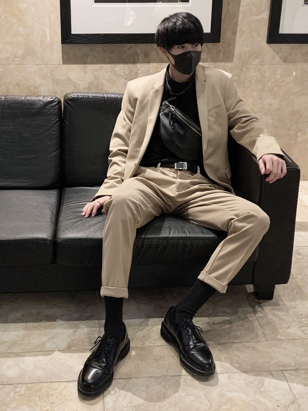 「セットアップ、セットアップスタイル、ZARA、ZARAコーデ、ベージュ、ベージュコーデ、Dr.Martens」｜「ZARAのアイテム（ジャケット/アウター、ベージュ系）」を使った、KENJIさん（メンズ・181cm）の春コーディネートの1枚目の写真