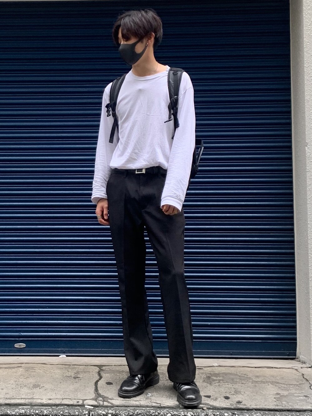 「モノトーン、モノトーンコーデ、白Tシャツ、フレアパンツ、革靴、夏」｜「kutirの【サイズ調節可能】フリーサイズデザインリング（リング、その他）」を使った、KENJIさん（メンズ・181cm）の夏コーディネートの1枚目の写真