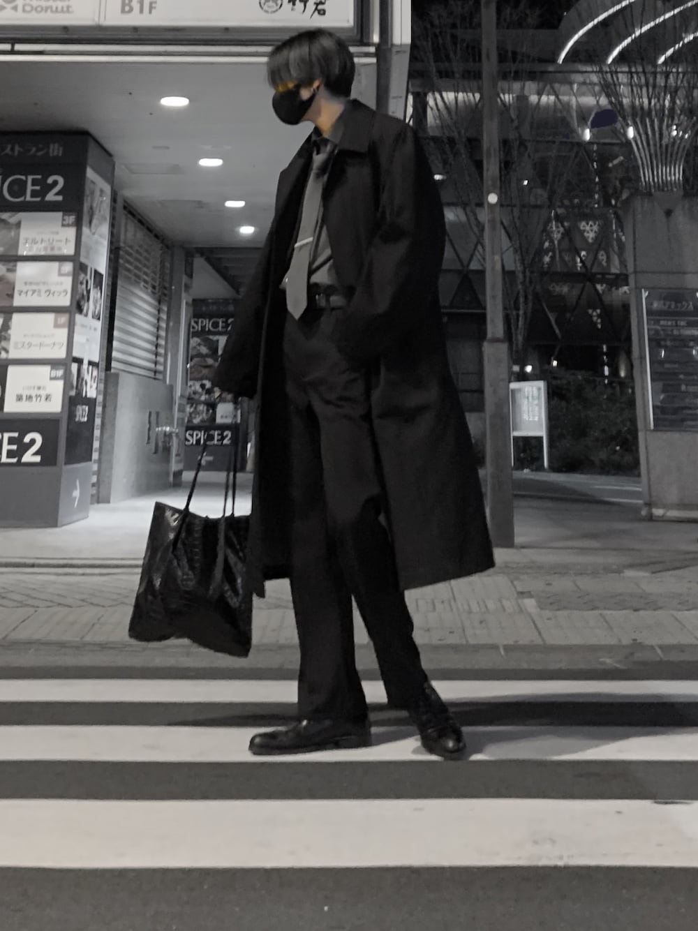 「スーツスタイル、スーツ、スーツコーデ、成人式、ブラックコーデ、スーツ男子」｜「ZIP FIVEのフレアパンツ（その他パンツ、ブラック系）」を使った、KENJIさん（メンズ・181cm）の冬コーディネートの1枚目の写真