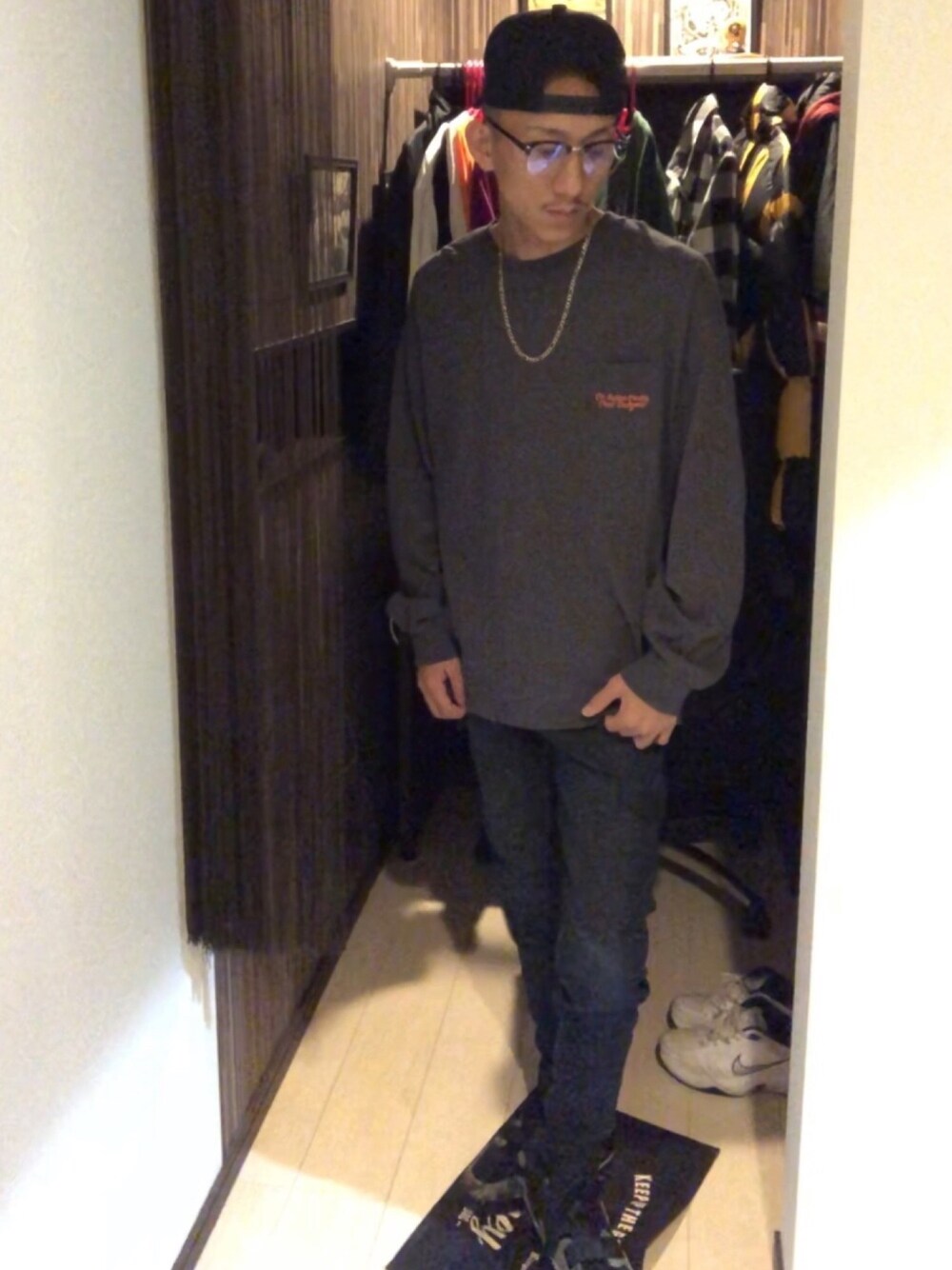 「おしゃれさんと繋がりたい、ビックシルエット、秋服準備はじめました、ロンT、キャップ、めがね、スキニーデニム、プチプラ、ストリート、いいね、save、フォローお願いします🤑」｜「AIR JORDANのアイテム（スニーカー、ブラック系）」を使った、☆811☆さん（メンズ・177cm）の秋コーディネートの1枚目の写真
