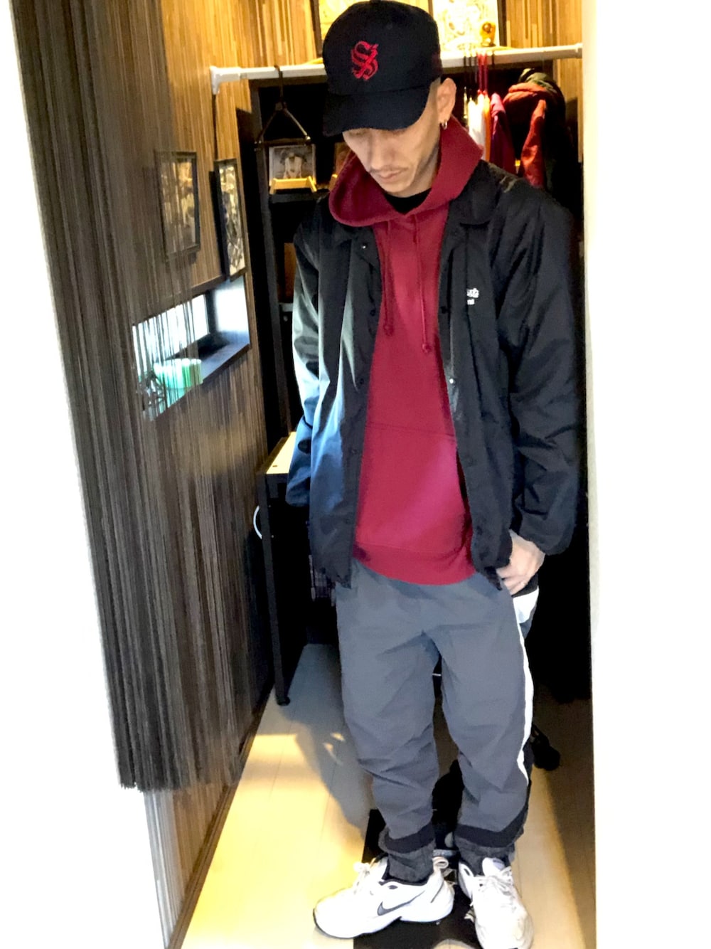 「秋のコーデ、ビッグシルエット、パーカー、スニーカー、コーチジャケット、キャップ、ストリート、今日のコーデ」｜「SubcietyのNYLON PANTS（その他パンツ、グレー系）」を使った、☆811☆さん（メンズ・177cm）の秋コーディネートの1枚目の写真