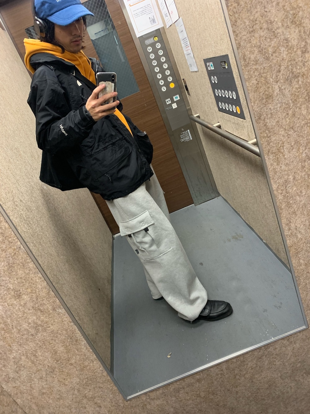 「通勤コーデ、パーカー」｜「THE NORTH FACEのアイテム（ブルゾン、ブラック系）」を使った、yut@さん（メンズ・173cm）の冬コーディネートの1枚目の写真