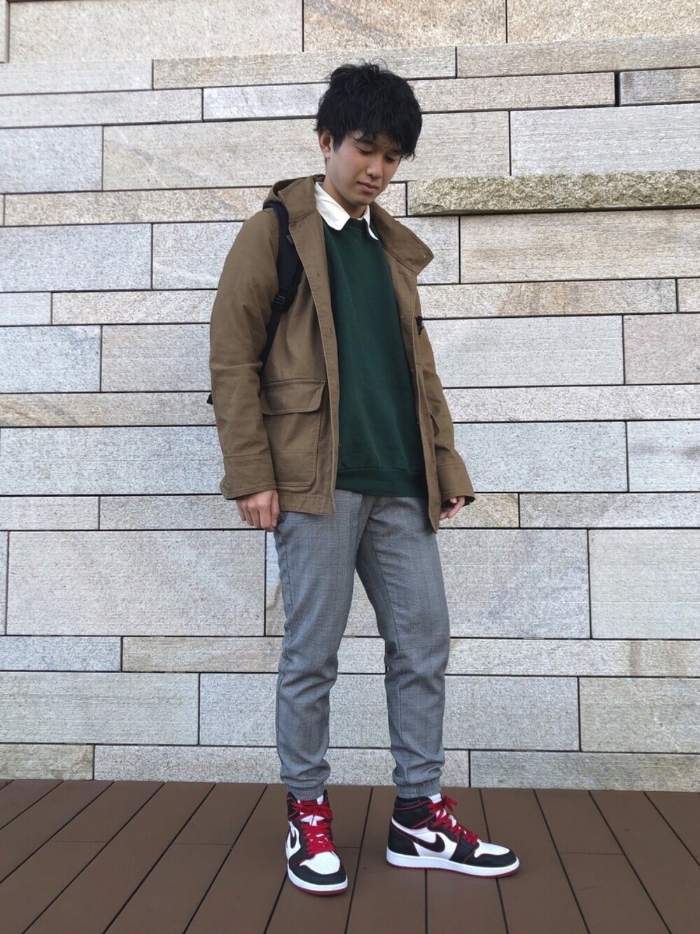 「クリスマスコーデ、クリスマスカラー、NIKE、nike air jordan 1、Nike air jordan、チェックパンツ、GU、スニーカー」｜「HANESのアイテム（スウェット、グリーン系）」を使った、atyoyama1123さん（メンズ・170cm）の冬コーディネートの1枚目の写真