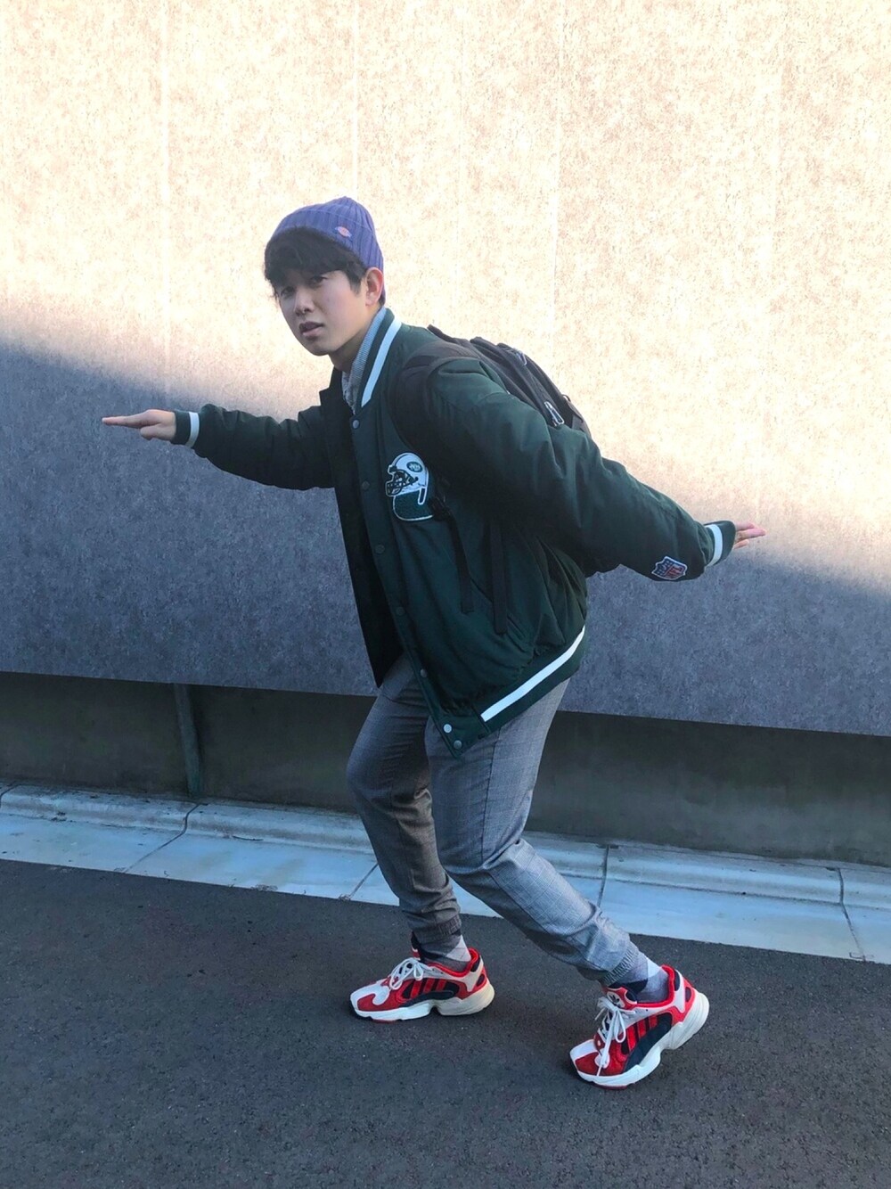 「GU、adidas、MA-1、チェックパンツ、プチプラ、Dickies、ニット帽、THE NORTH FACE」｜「GUのアイテム（MA-1、グリーン系）」を使った、atyoyama1123さん（メンズ・170cm）の冬コーディネートの1枚目の写真