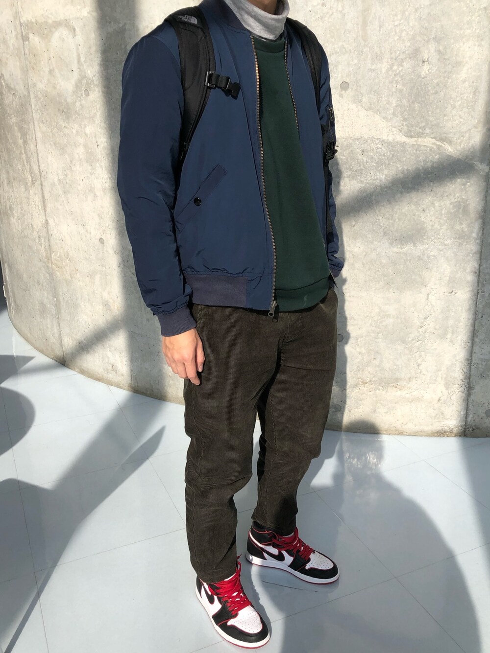 「GU、プチプラ、URBAN RESEARCH、コーデュロイパンツ、MA-1、グリーン、AIR JORDAN」｜「URBAN RESEARCHのストレッチコーデュロイタックパンツ（その他パンツ、グリーン系）」を使った、atyoyama1123さん（メンズ・170cm）の冬コーディネートの1枚目の写真