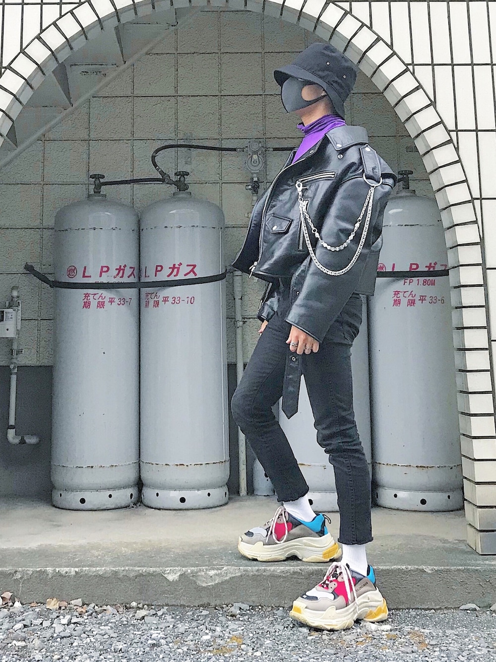 「BALENCIAGA、バレンシアガ、triples、ライダース、バケットハット」｜「BALENCIAGAのBalenciaga - Swing Leather Biker Jacket - Black（ライダースジャケット、ブラック系）」を使った、1ts my lifeさん（メンズ・50cm）の秋コーディネートの1枚目の写真