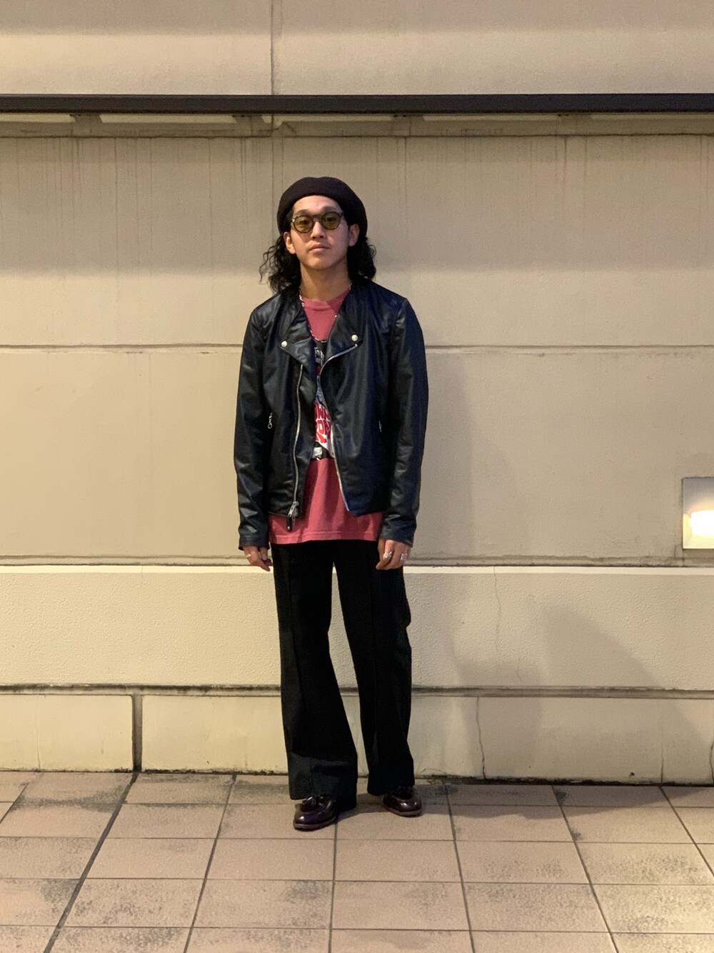 「SCHOTT、Schott TOKYO-BAY、ショット、アメカジ、スタッフセンバツ、ベレー帽、ピンク、ライダース、ノーカラー、フレアパンツ」｜「schottのアイテム（ライダースジャケット、ブラック系）」を使った、RYOHEI  TOTOKIさん（メンズ・165cm）の冬コーディネートの1枚目の写真