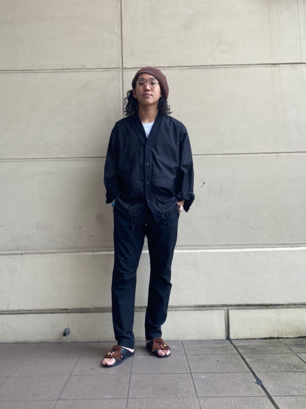 「SCHOTT、Schott TOKYO-BAY、ショット、ファッションの力を信じよう、スタッフセンバツ、ベレー帽、ナイロンパンツ、サンダル、オトナカジュアル、ブラックコーデ」｜「schottの【直営限定】Schott/ショット/SOLO EASY PANTS/ソロイージーパンツ（その他パンツ、ブラック系）」を使った、RYOHEI  TOTOKIさん（メンズ・165cm）の夏コーディネートの1枚目の写真