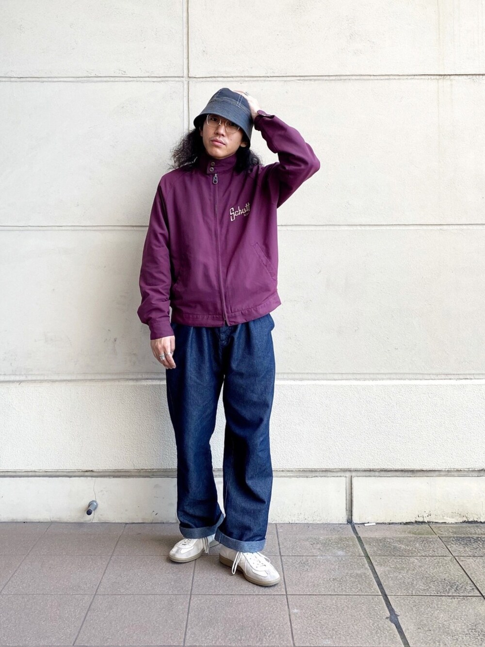 「SCHOTT、Schott TOKYO-BAY、ショット、ファッションの力を信じよう、スウィングトップ、スラックス、カジュアルコーデ、秋のコーデ、リラックススタイル、アメカジ」｜「schottのSchott/ショット/NYLON SWING TOP/ナイロン スウィングトップ（ブルゾン、レッド系）」を使った、RYOHEI  TOTOKIさん（メンズ・165cm）の秋コーディネートの1枚目の写真