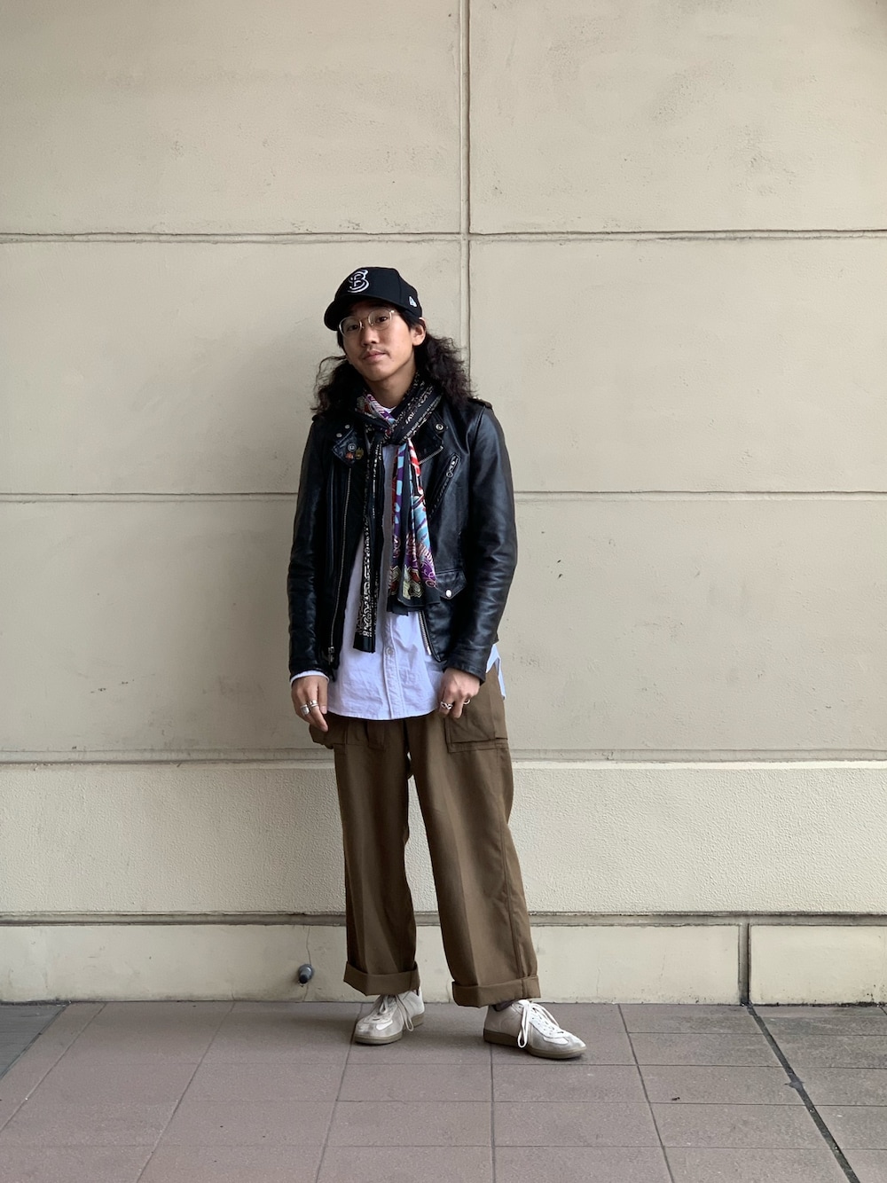 「SCHOTT、Schott TOKYO-BAY、ショット、NEW ERA、ファッションの力を信じよう、ライダースジャケット、ビッグシルエット、ワイドパンツ、カーゴパンツ、ジャーマントレーナー」｜「schottのアイテム（ライダースジャケット、ブラック系）」を使った、RYOHEI  TOTOKIさん（メンズ・165cm）の秋コーディネートの1枚目の写真
