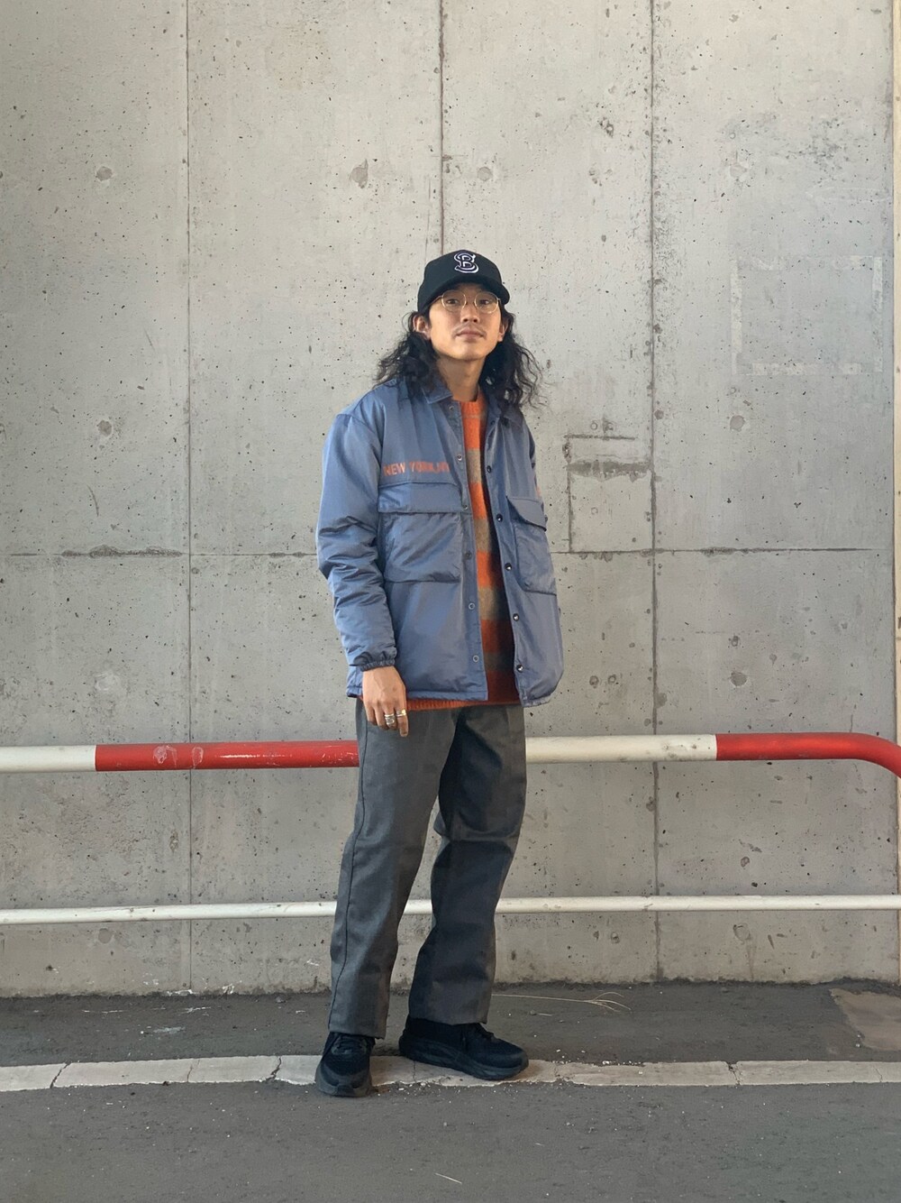 「SCHOTT、Schott TOKYO-BAY、ショット、ファッションの力を信じよう、NEW ERA、コーチジャケット、ボーダー、モヘアニット、ワークパンツ、HOKAONEONE」｜「schottのSchott/ショット/CHEST POCKET COACH JACKET/チェスト ポケット コーチジャケット（ブルゾン、ブルー系）」を使った、RYOHEI  TOTOKIさん（メンズ・165cm）の冬コーディネートの1枚目の写真