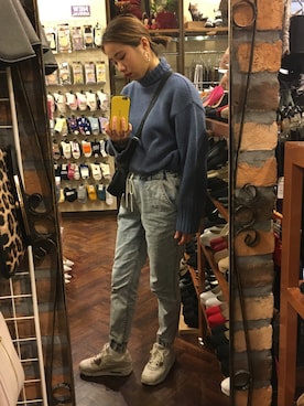 「AZUL（アズール）のアイテム（アクセサリー）」を使った、なりさん（レディース・164cm）の春コーディネート