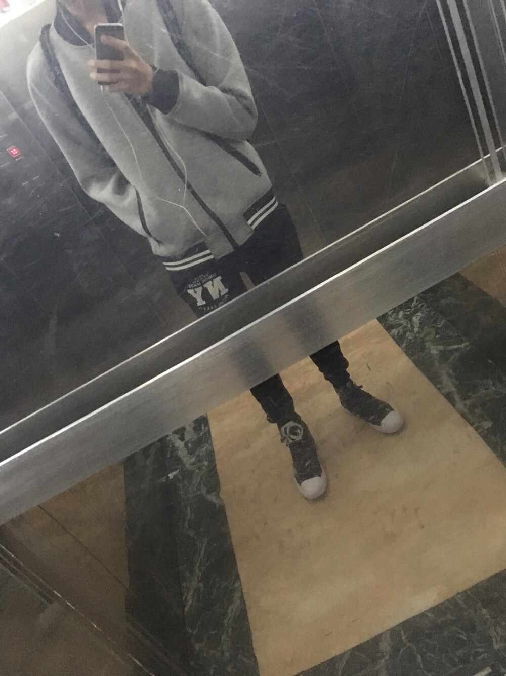 「winter」｜「CONVERSEのアイテム（その他シューズ、その他）」を使った、notgoodboyさん（メンズ・178cm）の秋コーディネートの1枚目の写真