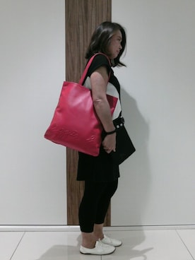 「バッグ2個持ち」｜「アイテム（トートバッグ）」を使った、agnes b. voyage柏髙島屋さん（レディース・157cm）の夏コーディネート