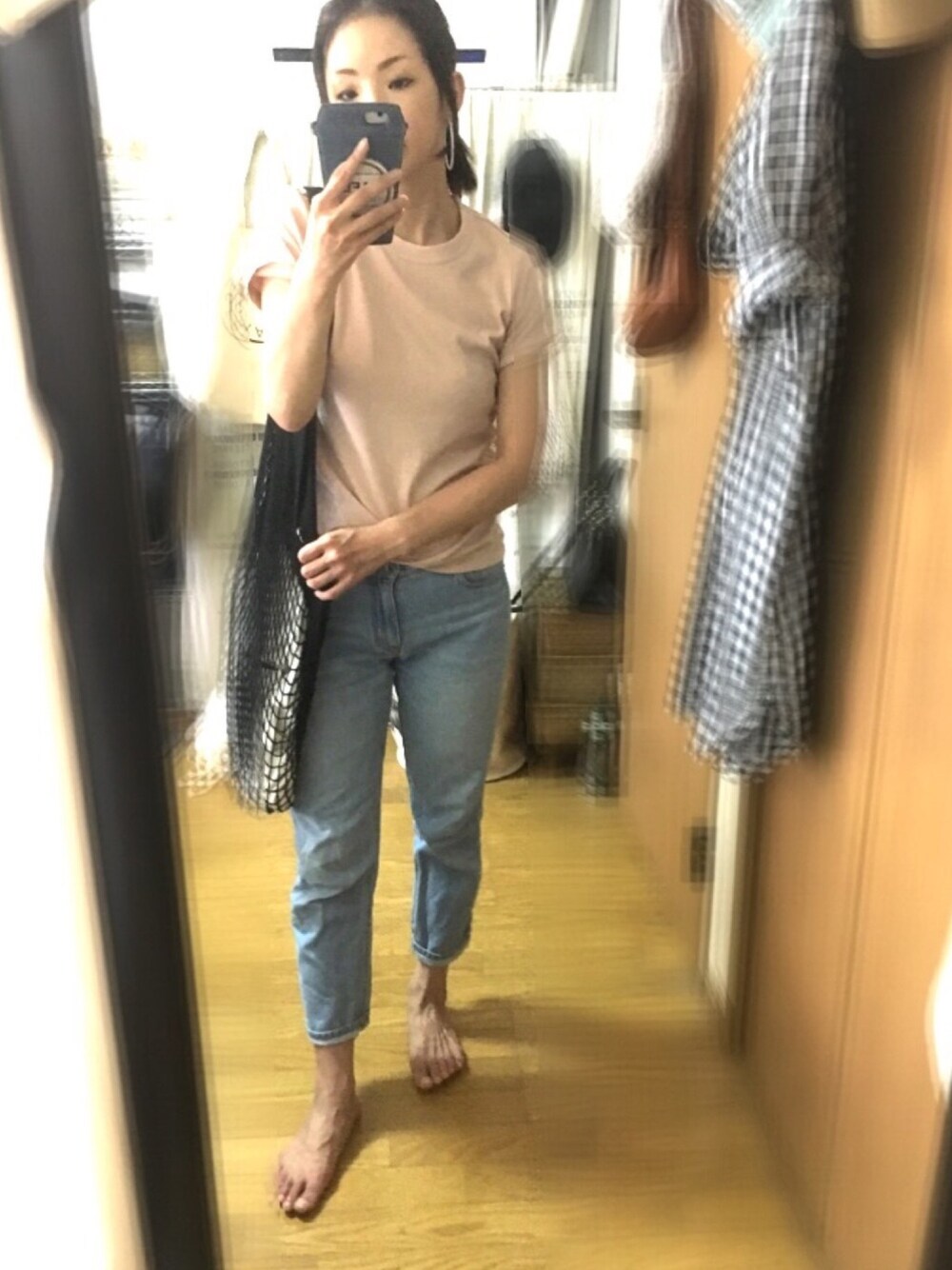 「クルーネック、Tシャツ、ピンク、ネットバッグ、シンプルコーデ、Tシャツ×デニム、UNIQLO」｜「UNIQLOのクルーネックT（半袖）（Tシャツ/カットソー、ピンク系）」を使った、u-koさん（レディース・164cm）の夏コーディネートの1枚目の写真