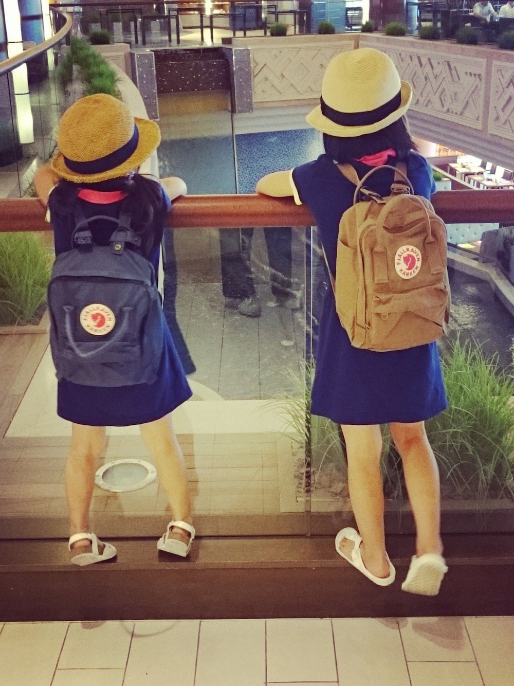 「Fjallraven KankenのKanken Mini（バックパック/リュック、ブルー系）」を使った、Miyu-mさん（キッズ・120cm）の秋コーディネートの1枚目の写真