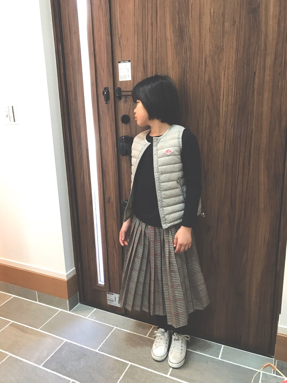 「DANTONの【DANTON/ダントン】インナーダウンベスト（ダウンベスト、ベージュ系）」を使った、Miyu-mさん（キッズ・140cm）の冬コーディネートの1枚目の写真