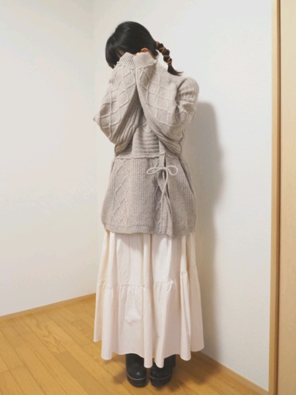 「秋のコーデ、ニット、ティアードスカート、おしゃれさんと繋がりたい」｜「merry jennyのswitchリンキングリボンニット（ニット/セーター、ベージュ系）」を使った、y u k iさん（レディース・158cm）の秋コーディネートの1枚目の写真