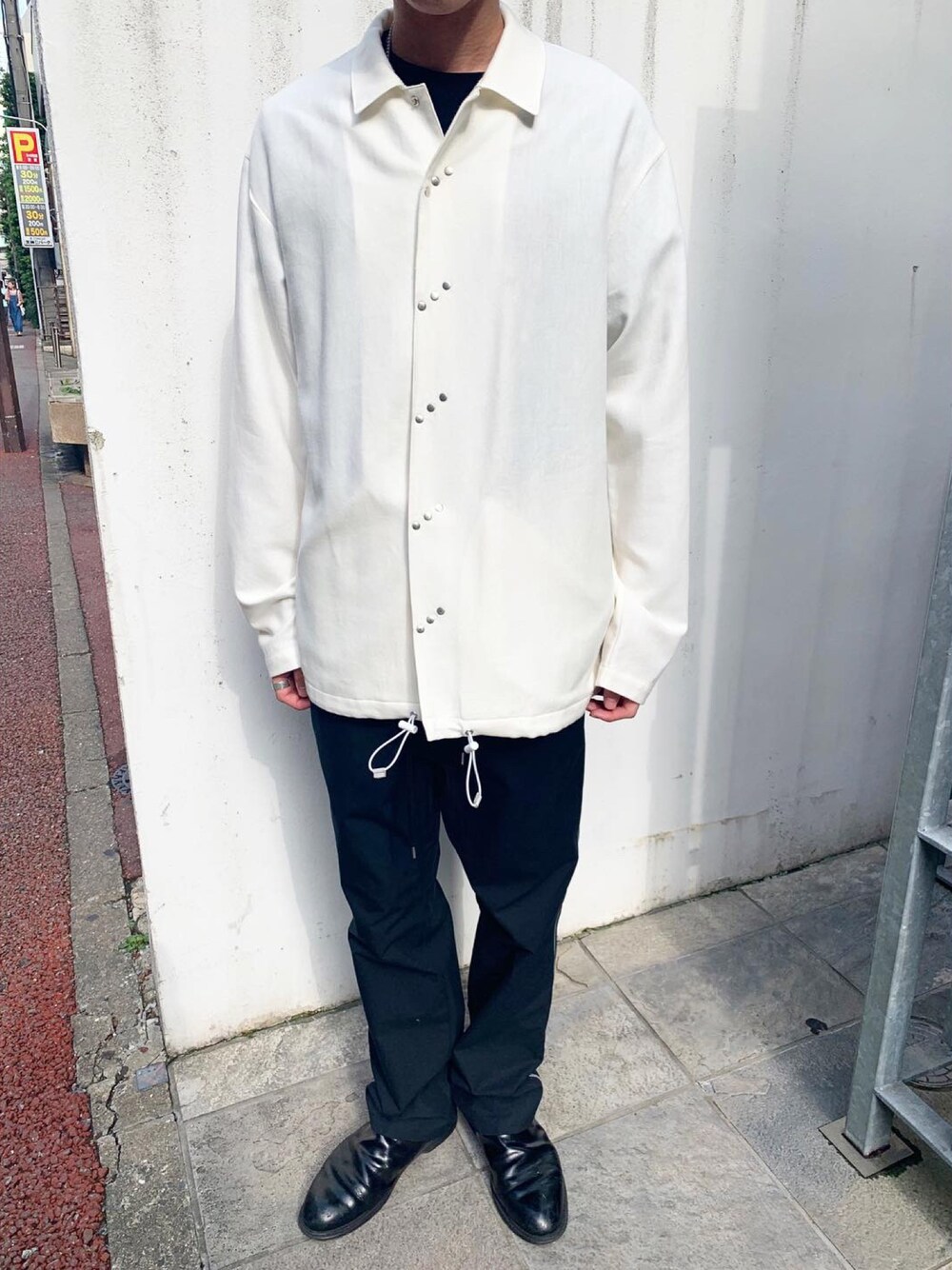 「大人トレンドカジュアル、秋のカフェオレコーデ、おしゃれさんと繋がりたい、カジュアルコーデ、オーバーサイズ、シンプル」｜「PORTVELのアイテム（その他アウター、ホワイト系）」を使った、HIDEさん（メンズ・170cm）の秋コーディネートの1枚目の写真