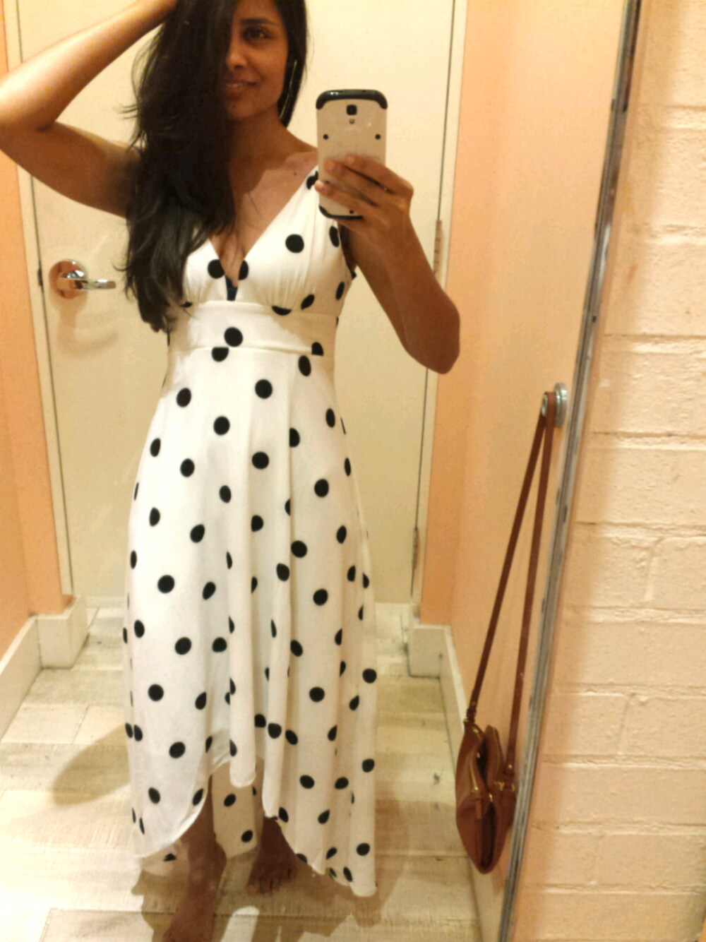 「PolkaDot、polkadots、white、dress、fashion、STYLE、summer、chic」｜「H&Mのアイテム（ドレス、ホワイト系）」を使った、ShaimaLubnaさん（レディース・157cm）の春コーディネートの1枚目の写真